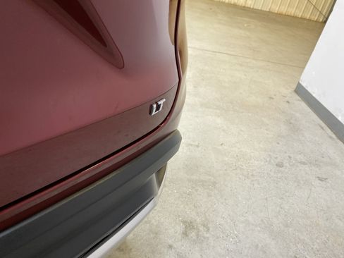 Used 2025 Chevrolet Trax LT w/ LT Convenience Package image 17