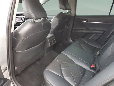 Used 2018 Toyota Camry XLE image 8