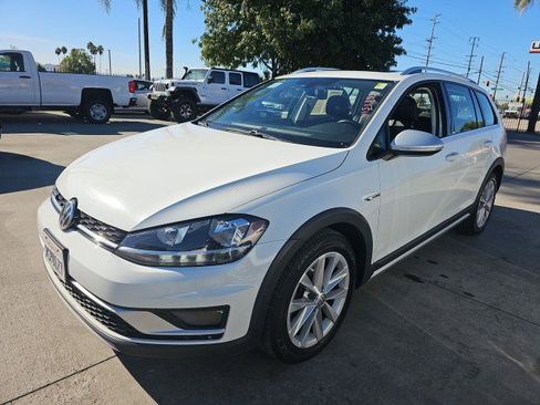 Used 2018 Volkswagen Golf Alltrack SEL image 1