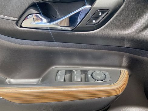 Used 2023 GMC Acadia SLE image 20