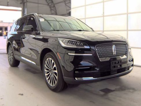 Used 2023 Lincoln Aviator Reserve w/ Elements Package Plus AWD/4WD image 2