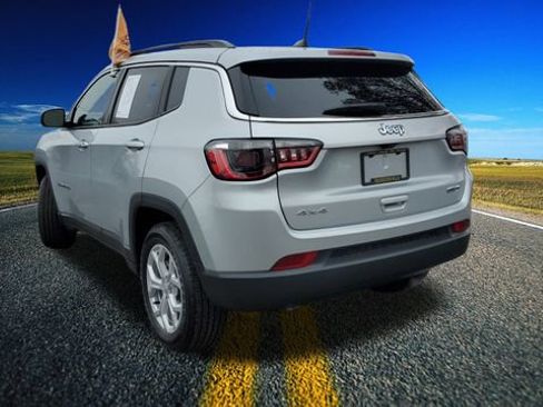 Certified 2024 Jeep Compass Latitude image 2