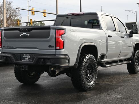 Used 2024 Chevrolet Silverado 2500 ZR2 w/ ZR2 Bison Edition image 12
