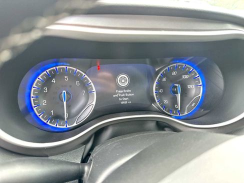 Used 2026 Chrysler Pacifica Select FWD image 5