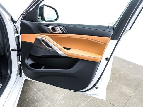 Used 2022 BMW X6 xDrive40i w/ M Sport Package image 24