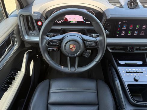 Used 2025 Porsche Cayenne S AWD/4WD image 16