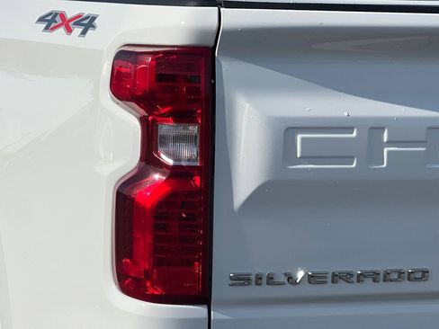 Used 2025 Chevrolet Silverado 1500 LT AWD/4WD image 46