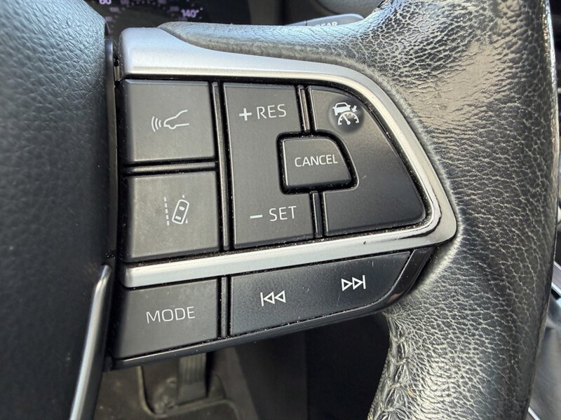 Used 2021 Toyota Sienna XLE w/ XLE Plus Package FWD image 24