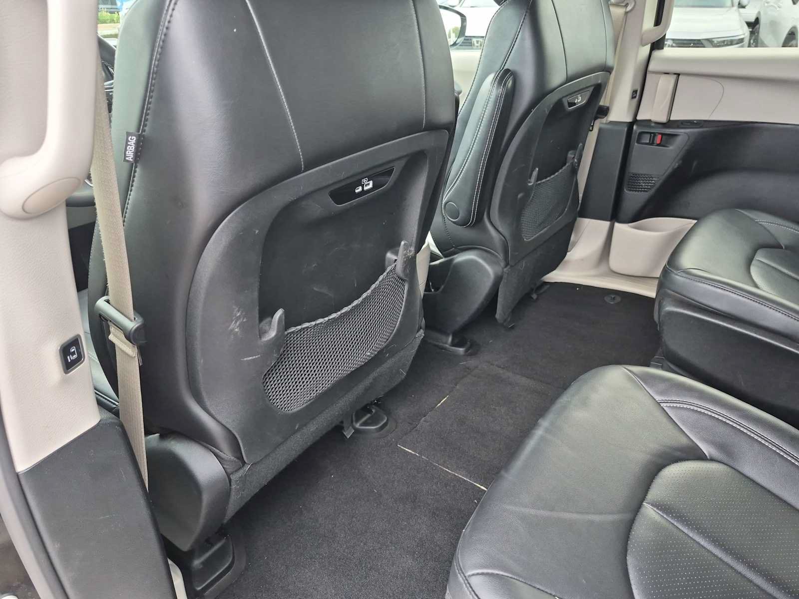 Used 2024 Chrysler Pacifica Limited FWD image 18