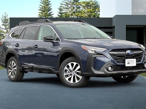 Used 2025 Subaru Outback Premium image 2