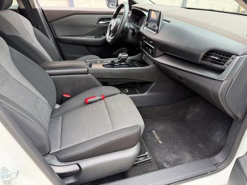 Used 2023 Nissan Rogue SV image 16
