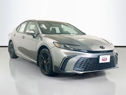 New 2026 Toyota Camry SE image 3
