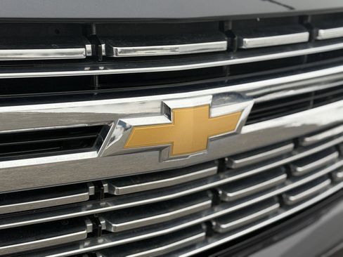 Used 2023 Chevrolet Suburban Premier image 16
