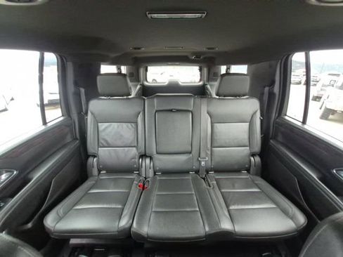 Used 2022 Chevrolet Suburban LT image 23