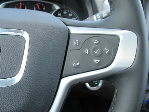 Used 2024 GMC Terrain SLT w/ Tech Package image 22