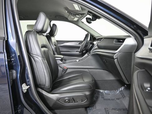 Used 2023 Jeep Grand Cherokee Limited image 16