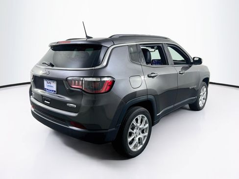 Used 2023 Jeep Compass Latitude w/ Sun and Sound Group AWD/4WD image 5