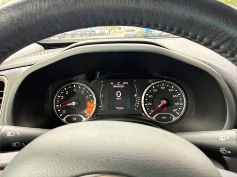 Used 2017 Jeep Renegade Latitude w/ Cold Weather Group AWD/4WD image 11