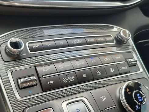 Used 2023 Hyundai Santa Fe SEL Premium image 28