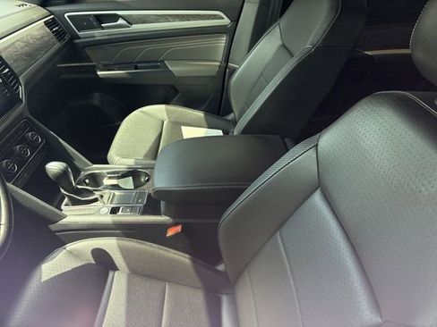 Used 2023 Volkswagen Atlas Cross Sport SE w/ Black Wheel Package FWD image 9