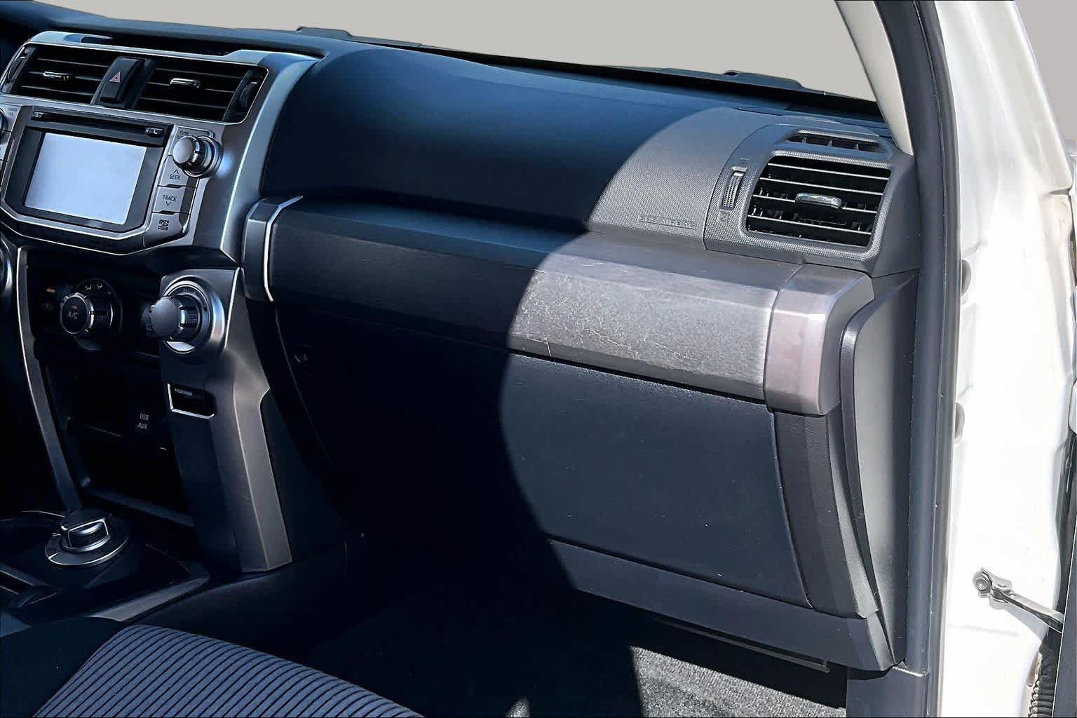 Used 2018 Toyota 4Runner SR5 AWD/4WD image 17