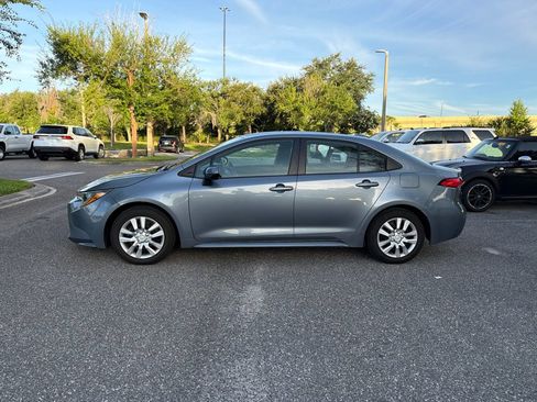 Used 2022 Toyota Corolla LE FWD image 2