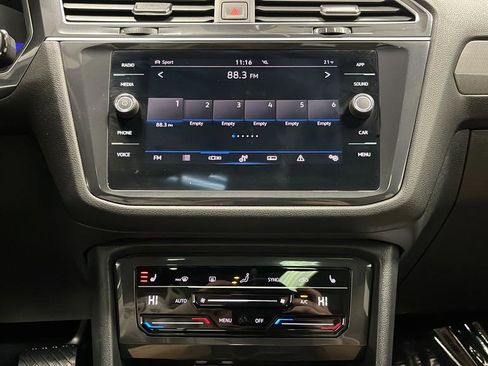 Used 2024 Volkswagen Tiguan SE w/ Panoramic Sunroof Package image 13