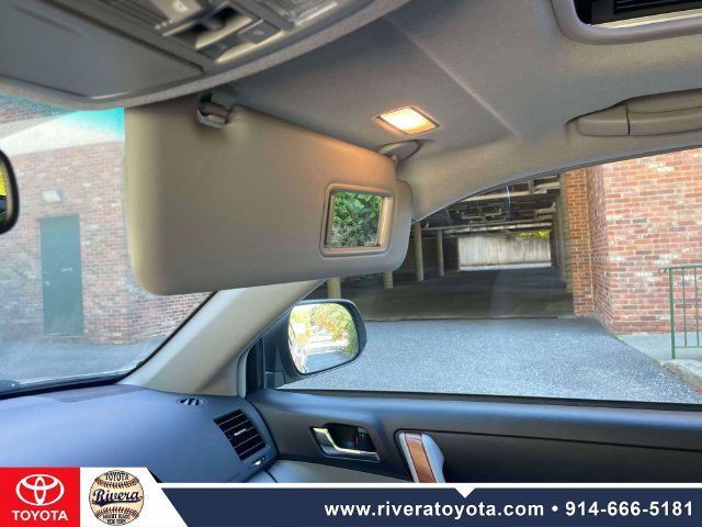 Used 2009 Toyota Highlander Limited w/ Extra Value Pkg 7 AWD/4WD image 32