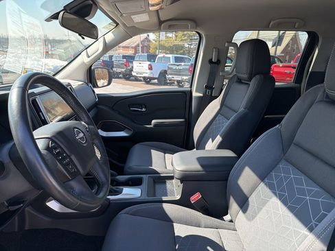 Used 2025 Nissan Frontier SV image 7