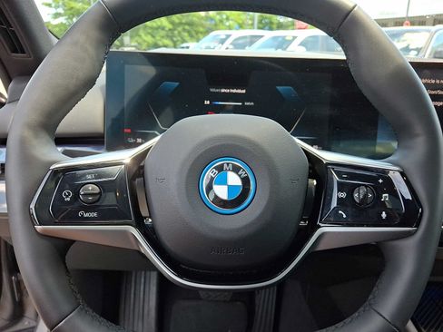 Used 2025 BMW i5 xDrive40 w/ Premium Package AWD/4WD image 21