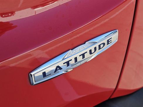 Used 2015 Jeep Renegade Latitude w/ Popular Equipment Group image 8