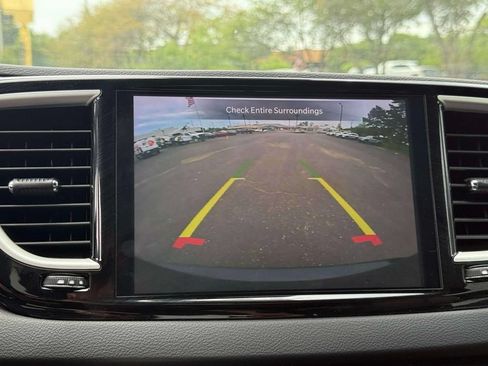 Used 2025 Chrysler Pacifica Select FWD image 27