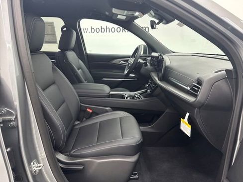 New 2026 Chevrolet Traverse LT w/ Driver Confidence Package FWD image 31