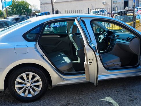 Used 2014 Volkswagen Passat 1.8T S image 17