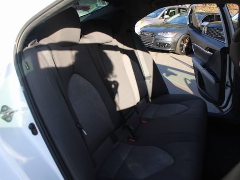 Used 2019 Toyota Camry LE image 20