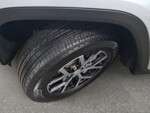 Certified 2024 Jeep Grand Cherokee Limited image 34