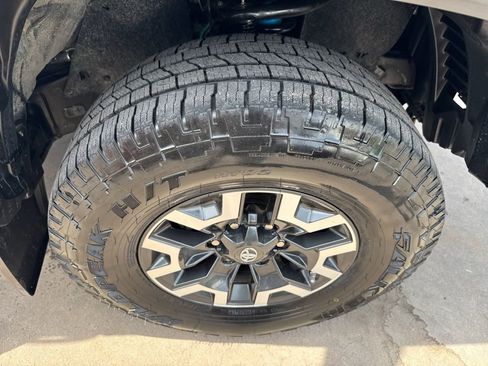 Used 2019 Toyota Tacoma TRD Off-Road w/ Technology Package image 39