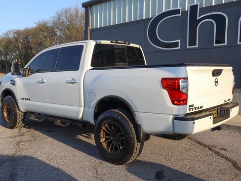Used 2017 Nissan Titan SL w/ Off-Road Package AWD/4WD image 6