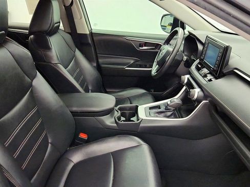 Used 2021 Toyota RAV4 XLE Premium image 23