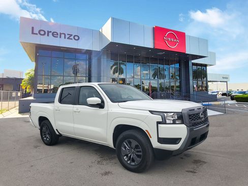 Used 2025 Nissan Frontier SV image 3