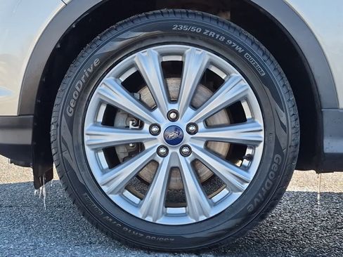 Used 2017 Ford Escape Titanium image 5