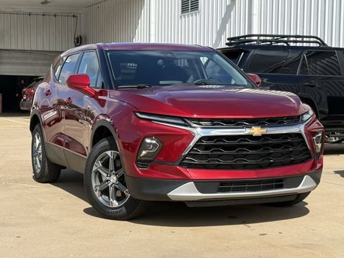 Used 2024 Chevrolet Blazer LT w/ Driver Confidence Package FWD image 2