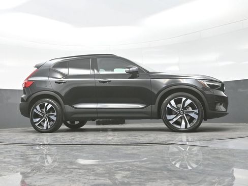 Used 2024 Volvo XC40 B5 Plus w/ Protection Package Premier AWD/4WD image 30