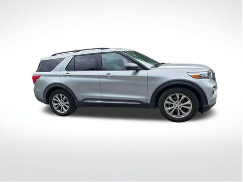 Used 2020 Ford Explorer XLT w/ Equipment Group 202A RWD image 17