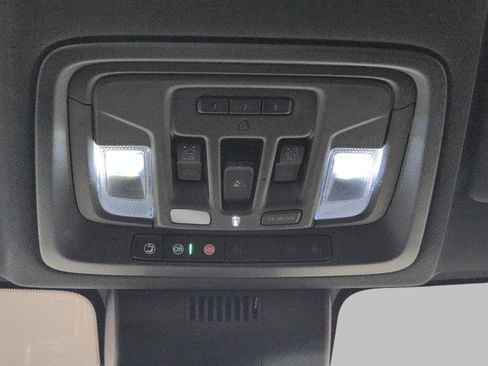 Used 2022 Chevrolet Silverado 1500 ZR2 AWD/4WD image 18