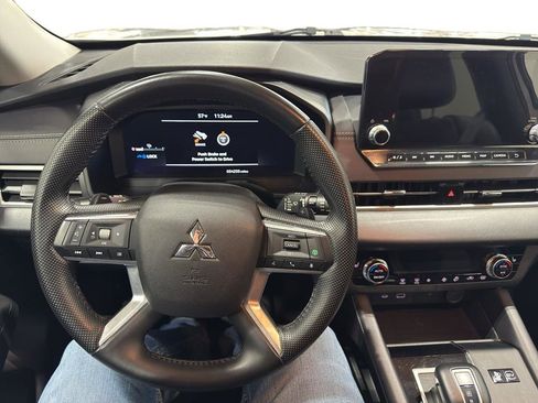 Used 2024 Mitsubishi Outlander SE AWD/4WD image 11