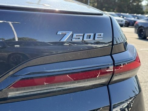 New 2025 BMW 750e xDrive w/ Premium Package image 9