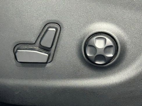 Used 2019 Jeep Cherokee Limited AWD/4WD image 30