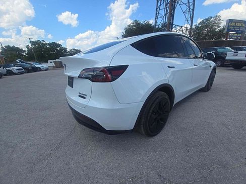 Used 2021 Tesla Model Y Long Range AWD/4WD image 3