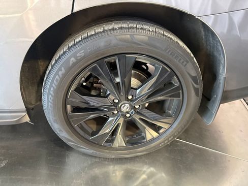 Used 2018 Nissan Pathfinder SL w/ Midnight Edition Package FWD image 10